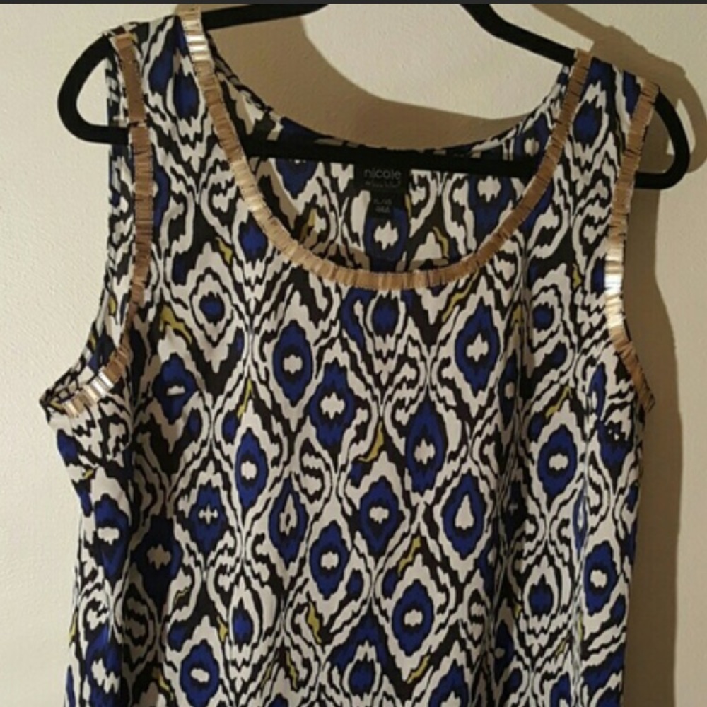 Beautiful tank with jewel neck and sleeves