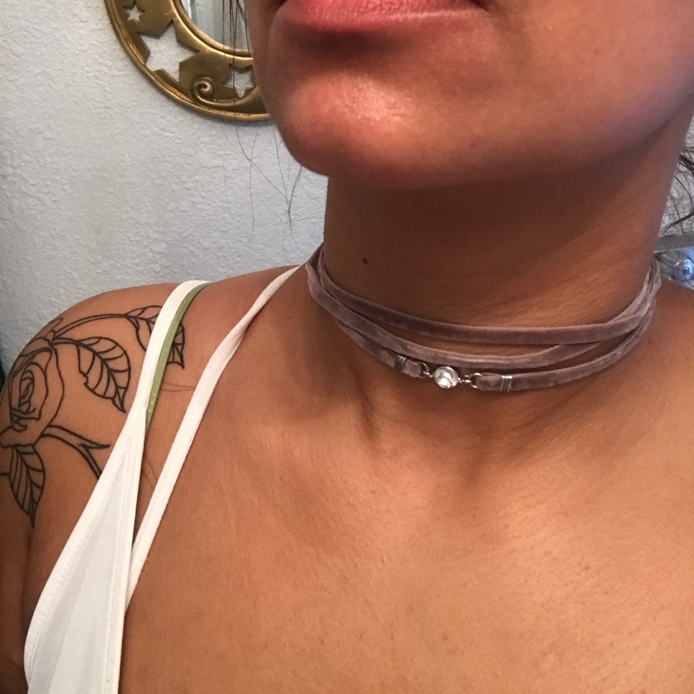Wrap around choker