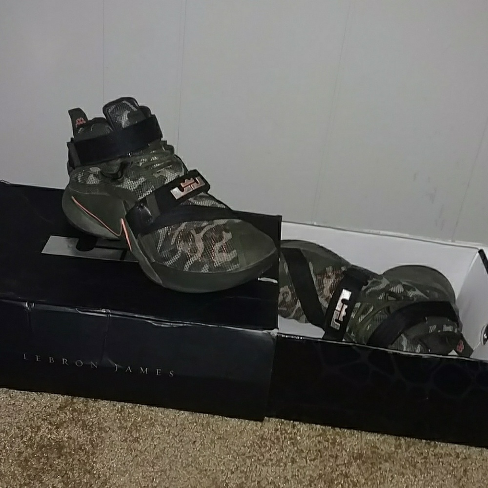 Lebron soldier 9's size 8.5