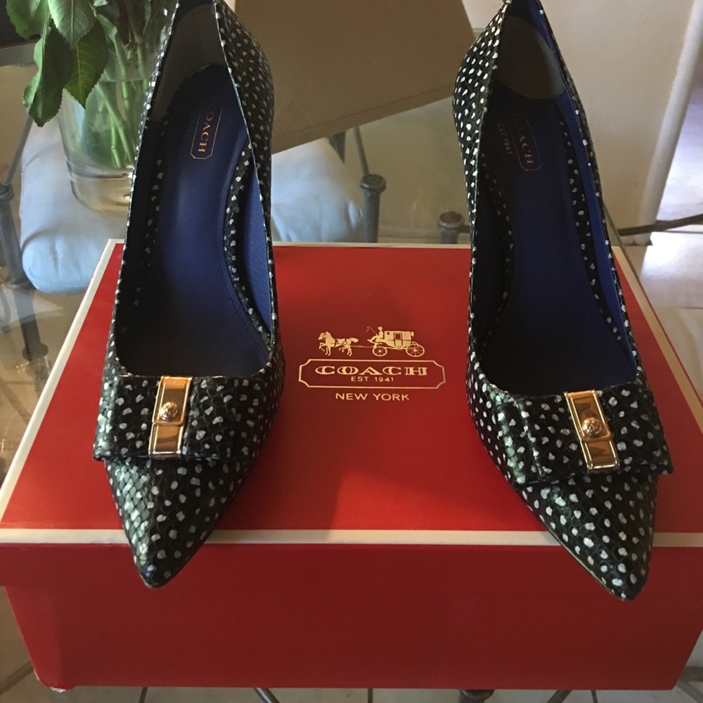 Coach pumps