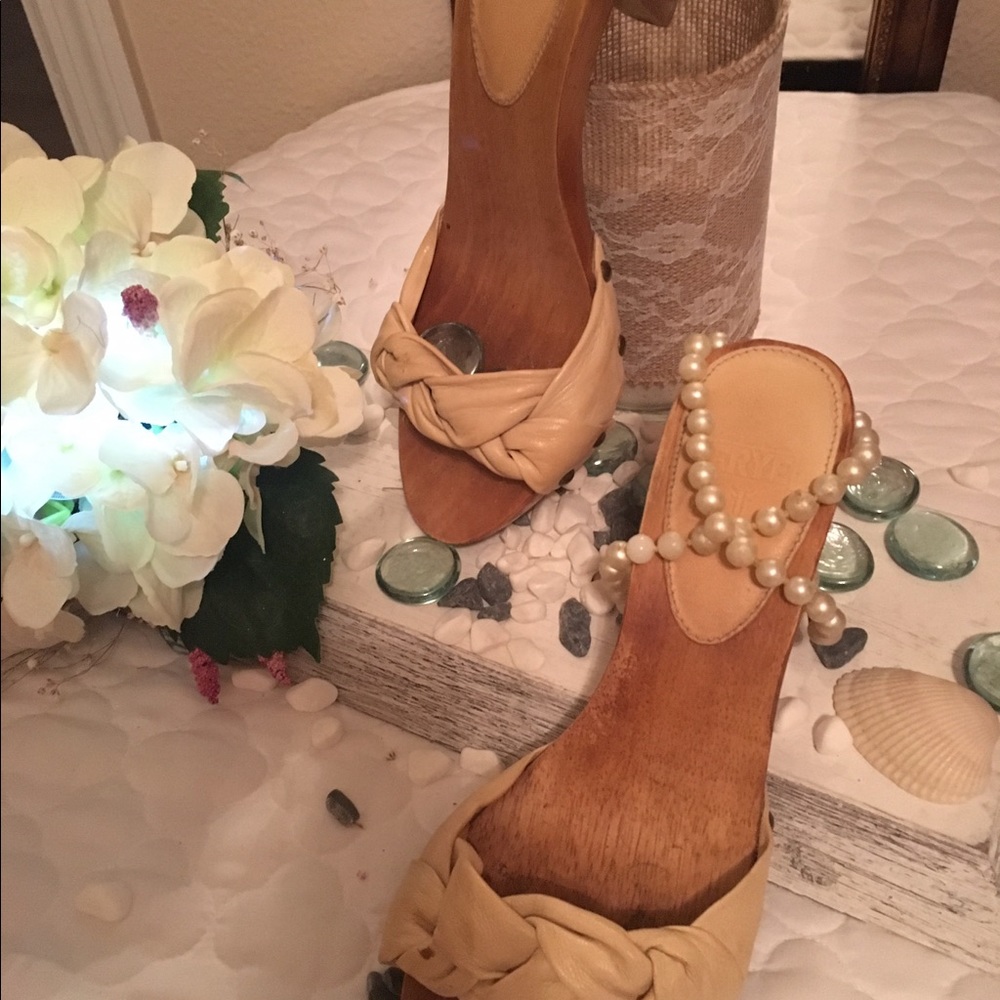 Sandals - Picture 3 of 4