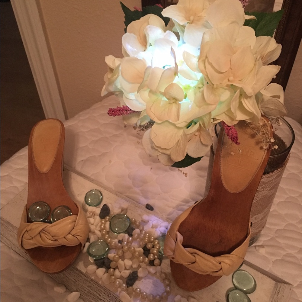 Sandals - Picture 4 of 4
