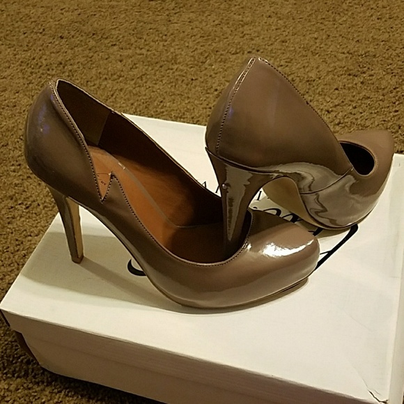 Slightly worn - Picture 1 of 2