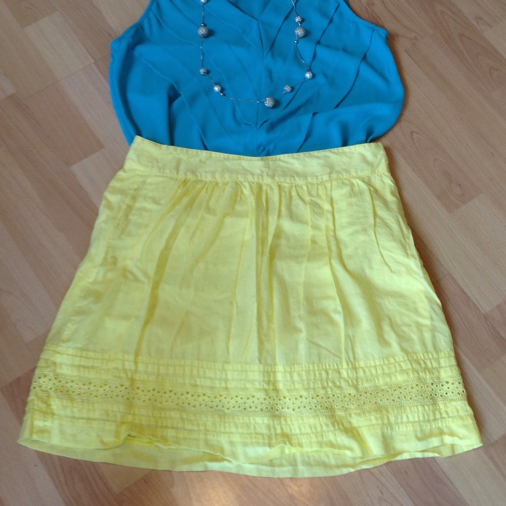 🎉SALE🎉Yellow LOFT Skirt with eyelet lace detail