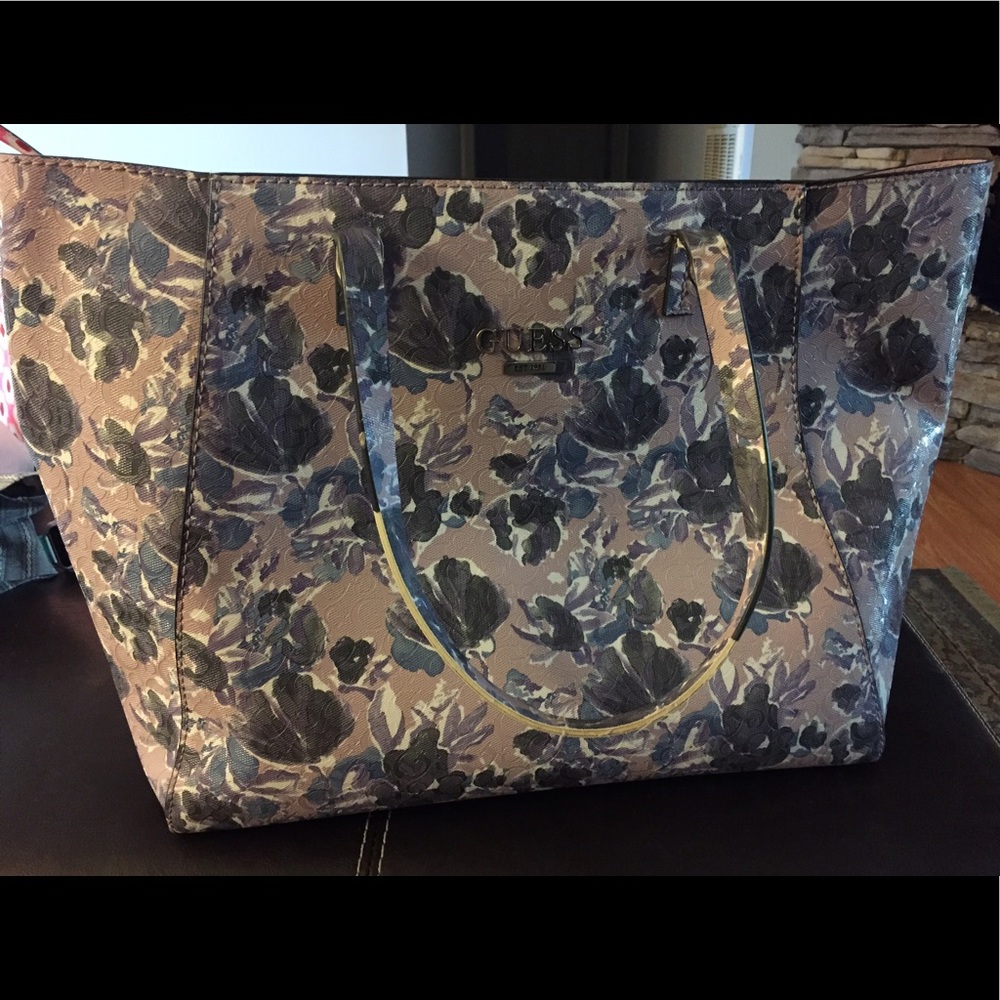 GUESS Floral Tote Purse!