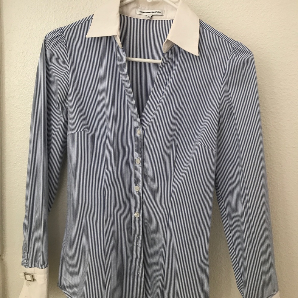 Express design studio v-neck collared blouse