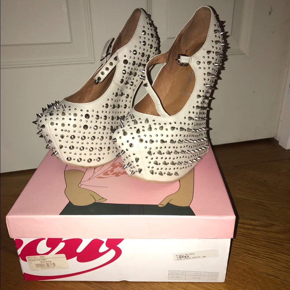 Women's shoes