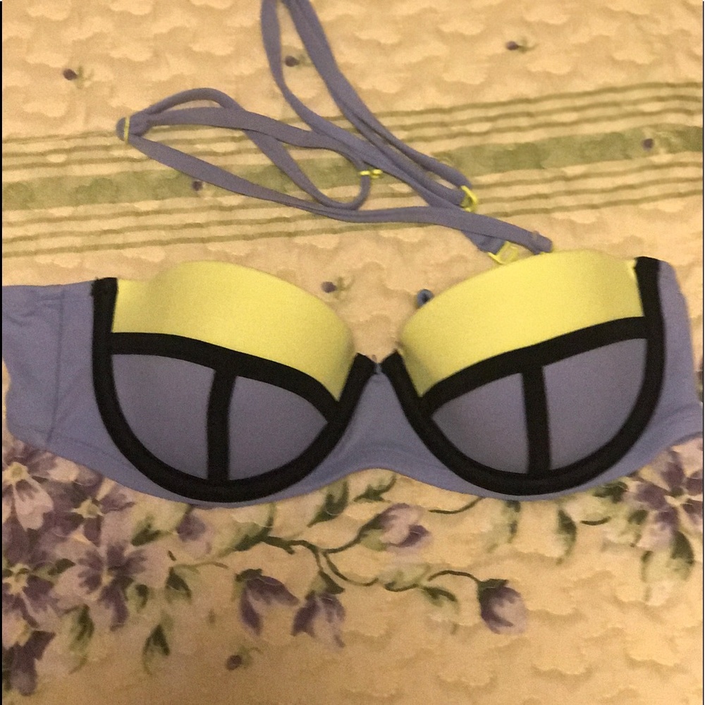 Victoria's Secret bikinis top.