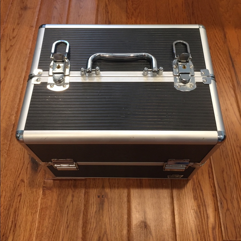 CABOODLES PRO COSMETIC CASE