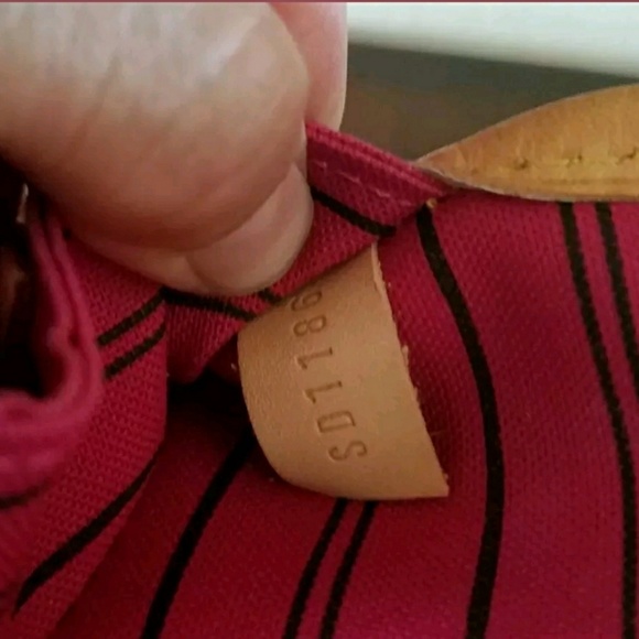 Louis Vuitton Neverfull MM - Picture 5 of 8