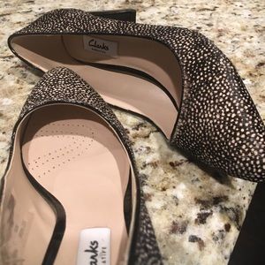 NWOB Clarks Feathered Pumps