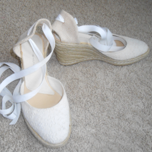 TOMMY HILFIGER WHITE WEDGE ESPADRILLE SANDALS 8.5