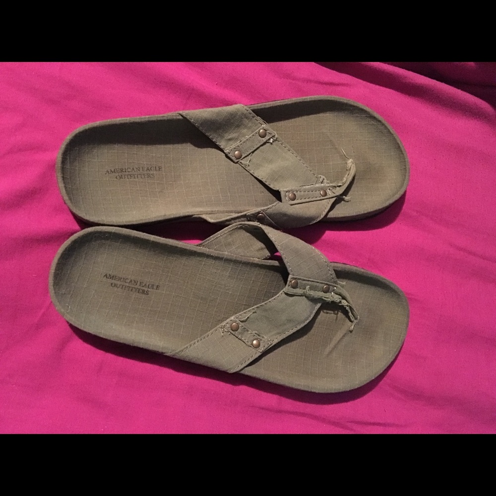 American Eagle flip flops