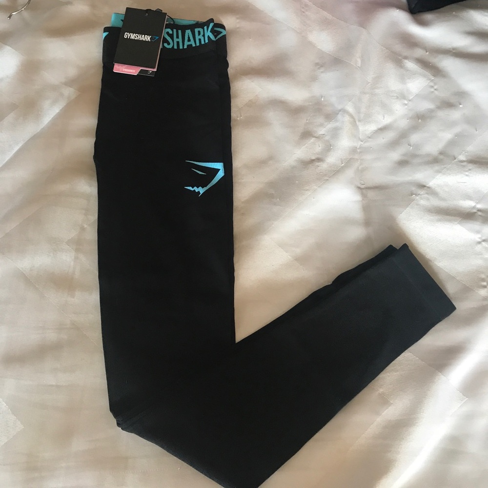 Gym shark leggings