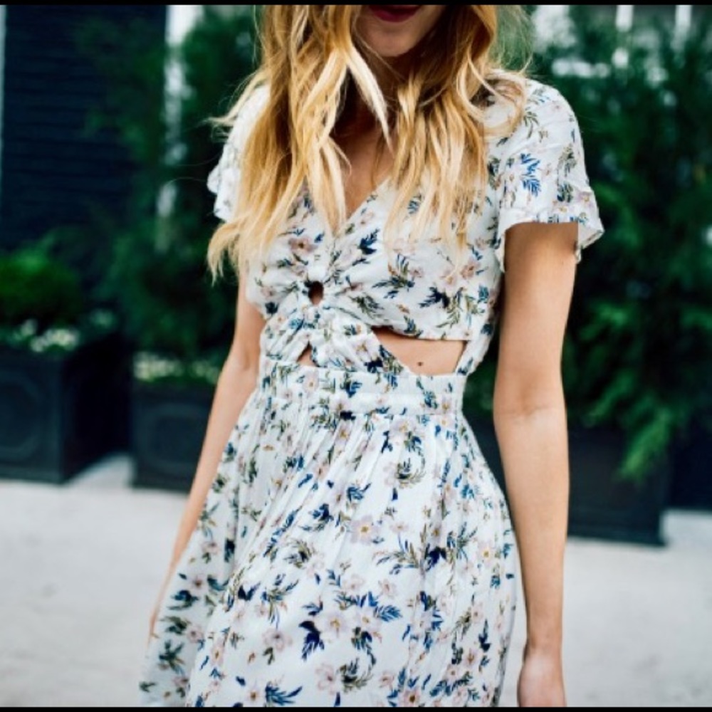 HP! DONATING SOON • AE floral keyhole fit & flare