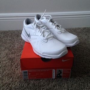 WMNS NIKE CORE MOTION TR 2