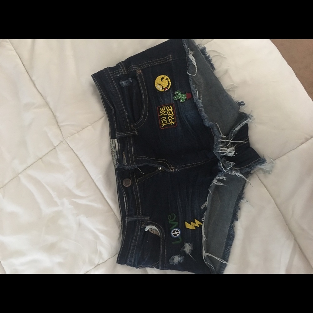 Jean shorts with patches