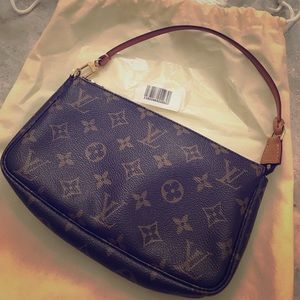 Authentic Louis Vuitton Monogram Canvas Pochette