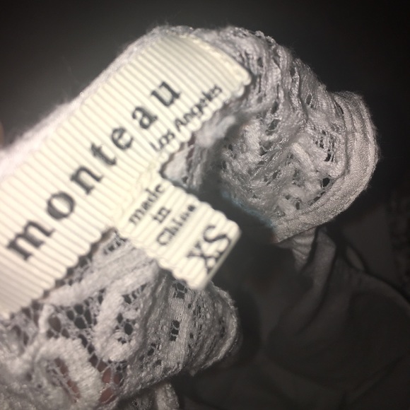 White blouse - Picture 3 of 3