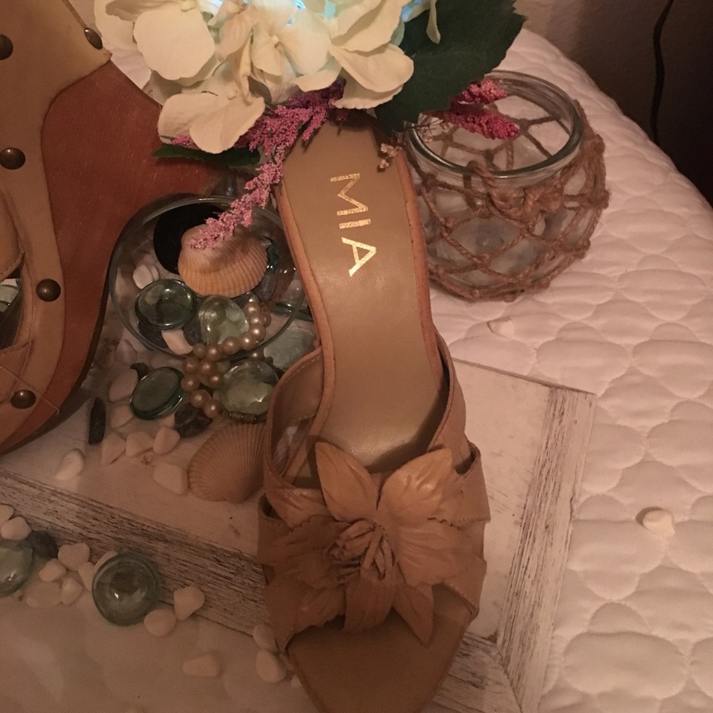 Sandals - Picture 2 of 4