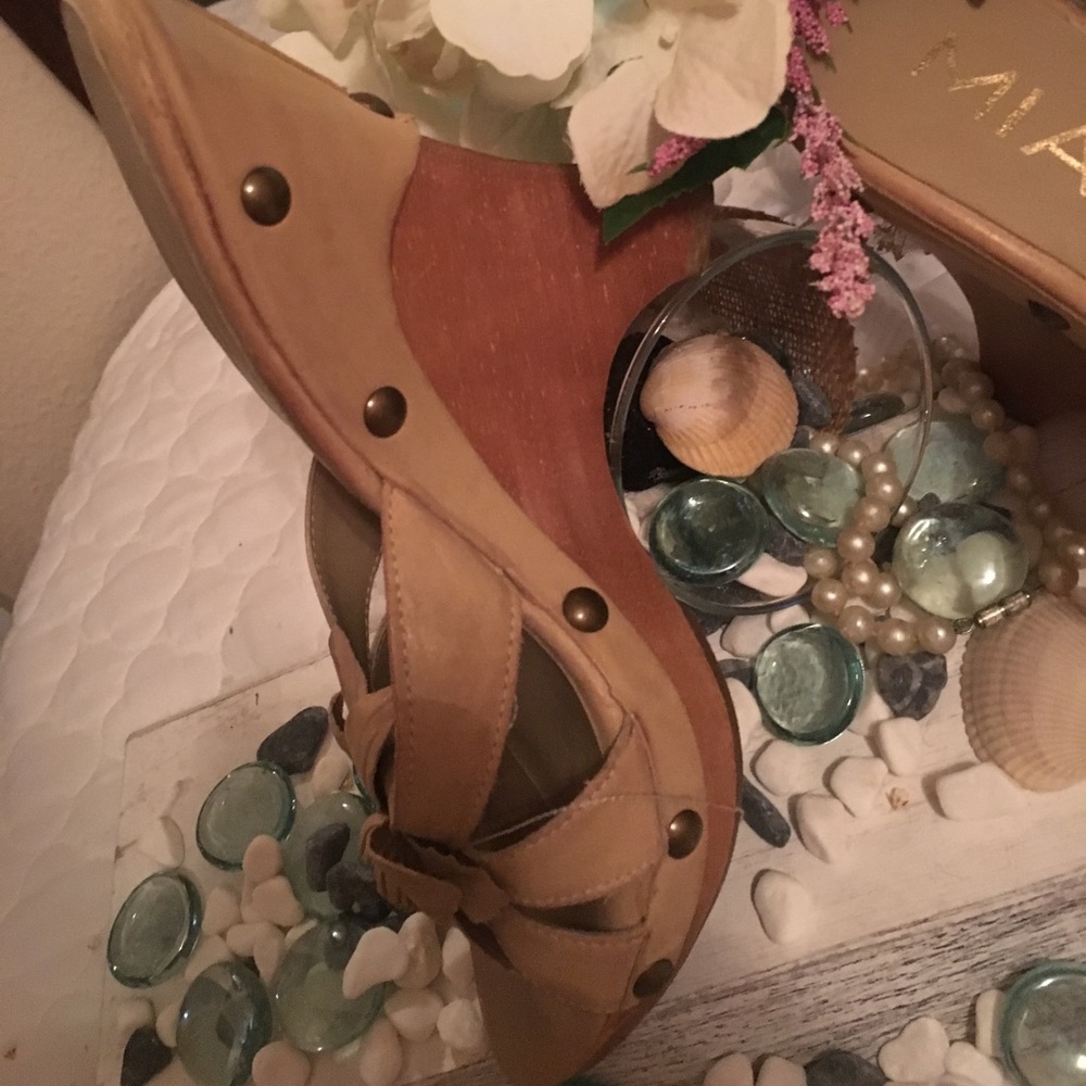 Sandals - Picture 3 of 4
