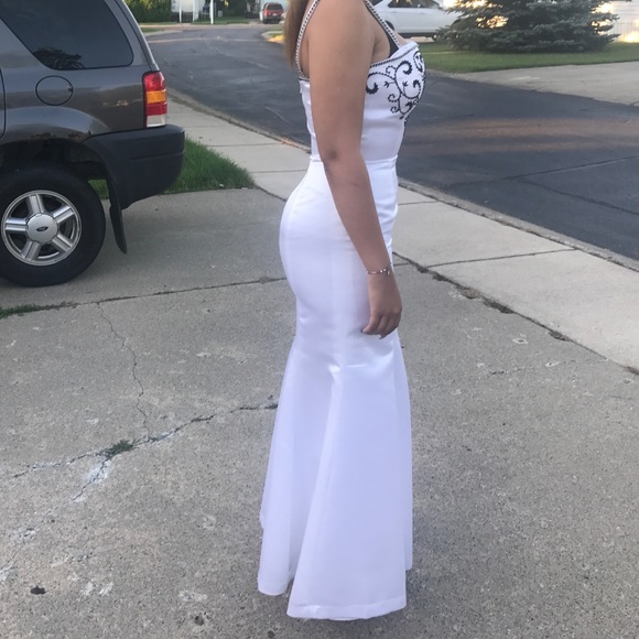 White wedding dress with black beading - Picture 2 of 6