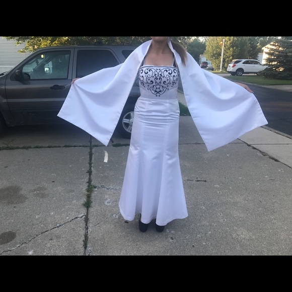 White wedding dress with black beading - Picture 6 of 6