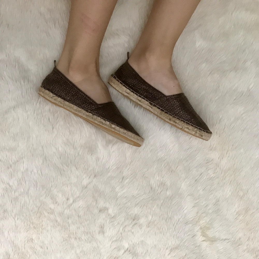 Old Navy shoes. Size 7. Metallic brown color.
