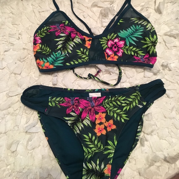 Target Medium bottom/large swim top - Picture 1 of 8
