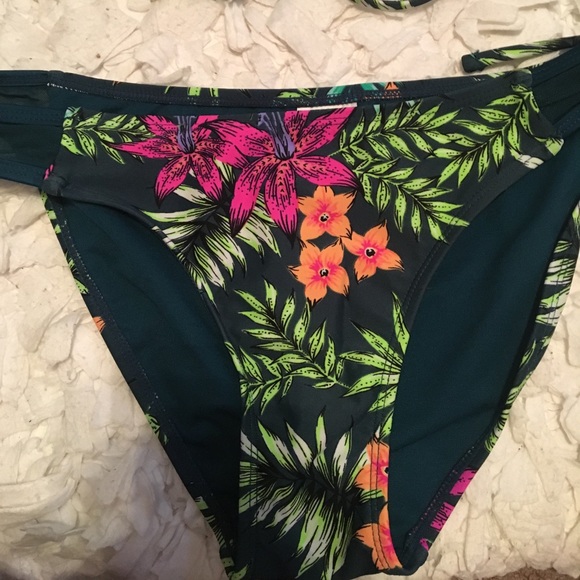 Target Medium bottom/large swim top - Picture 3 of 8