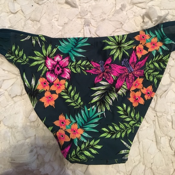 Target Medium bottom/large swim top - Picture 5 of 8