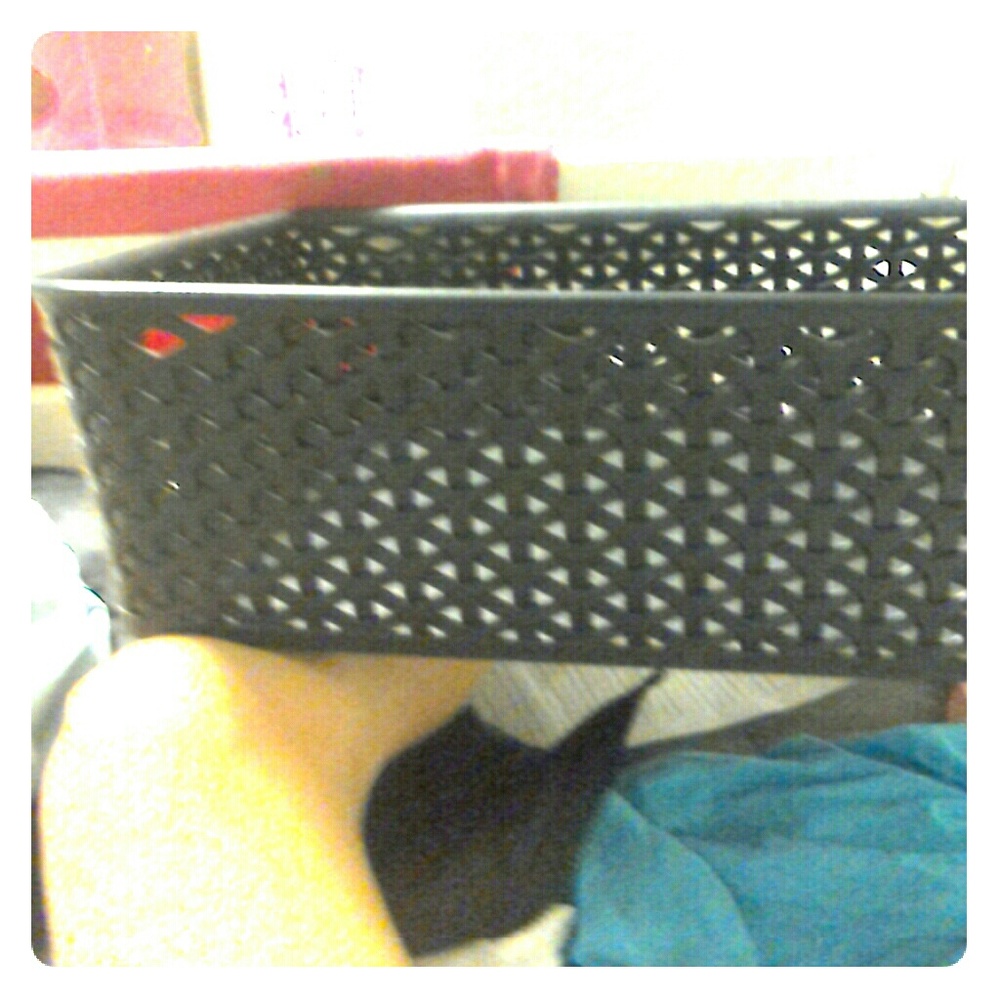 Storage bin