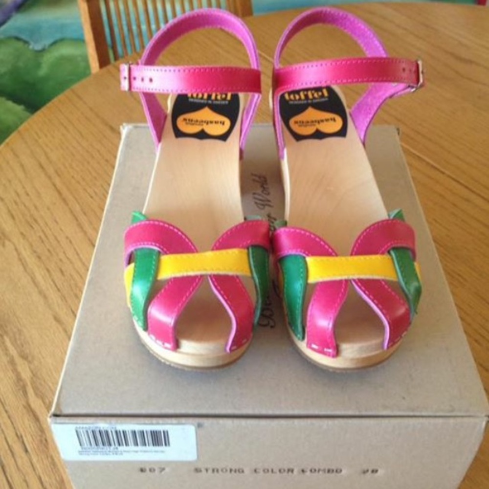 New in box Swedish Hasbeens Pearl high clogs