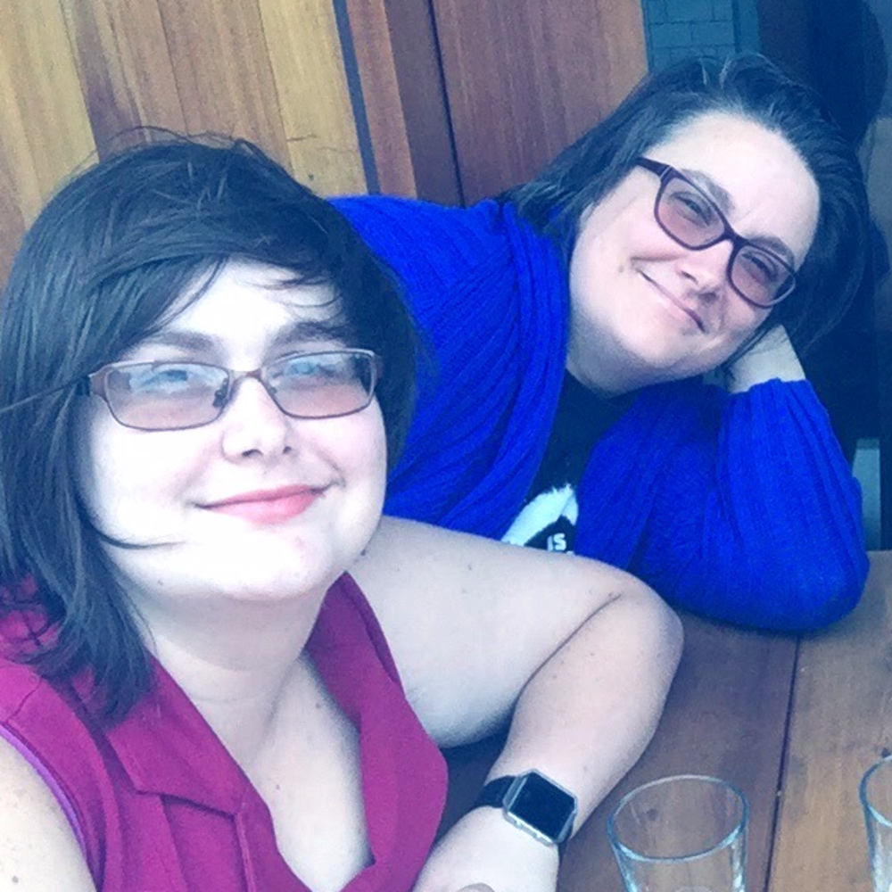 Meet your Poshers, Jen and Sienna!