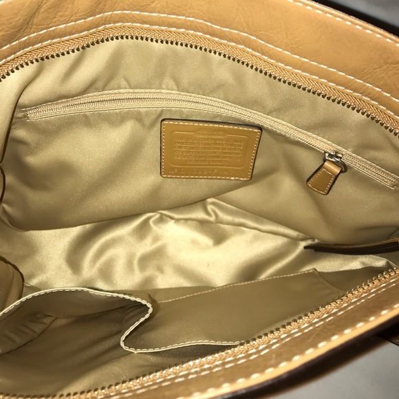 Authentic Coach purse! Near perfect condition! - Picture 5 of 8