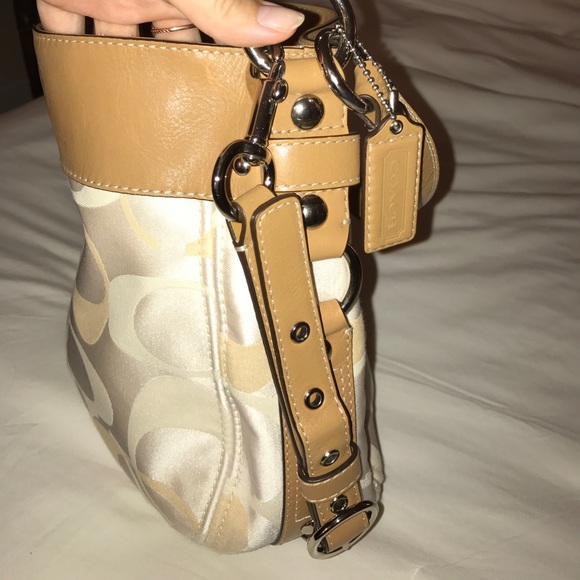 Authentic Coach purse! Near perfect condition! - Picture 6 of 8