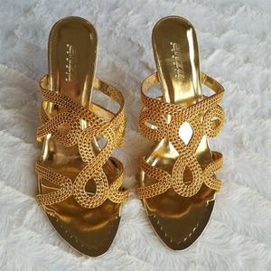 CHIC Gold heels