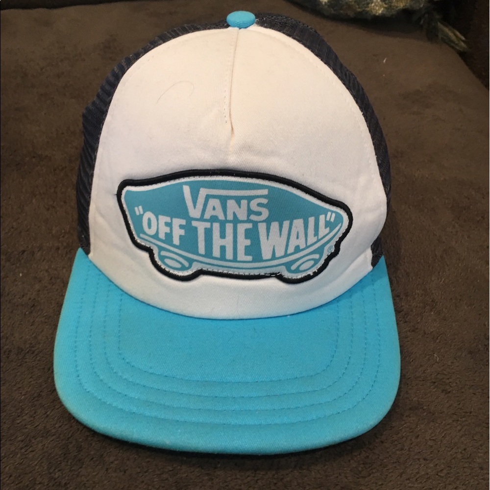 Vans Off the wall snap back hat.