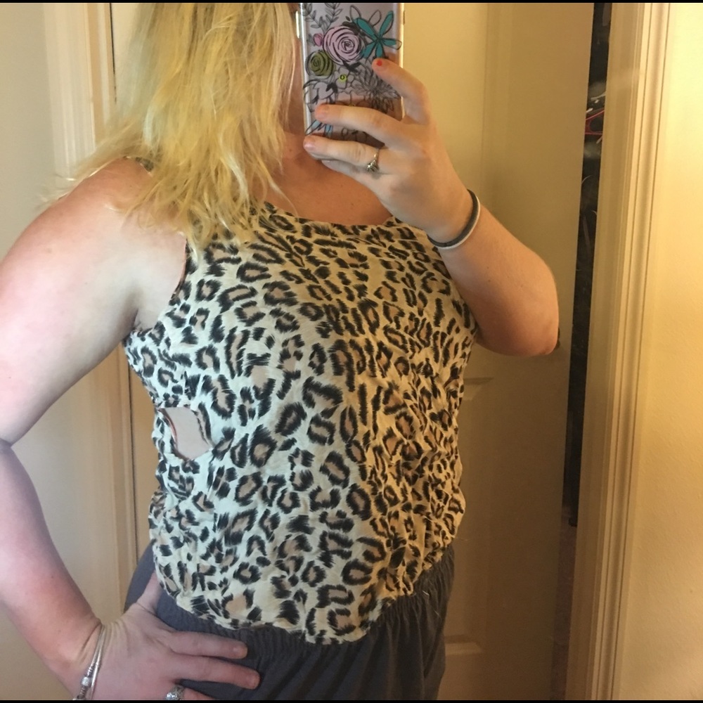 Cheetah Crop Top 🐆🖤💋 Size: Extra Large