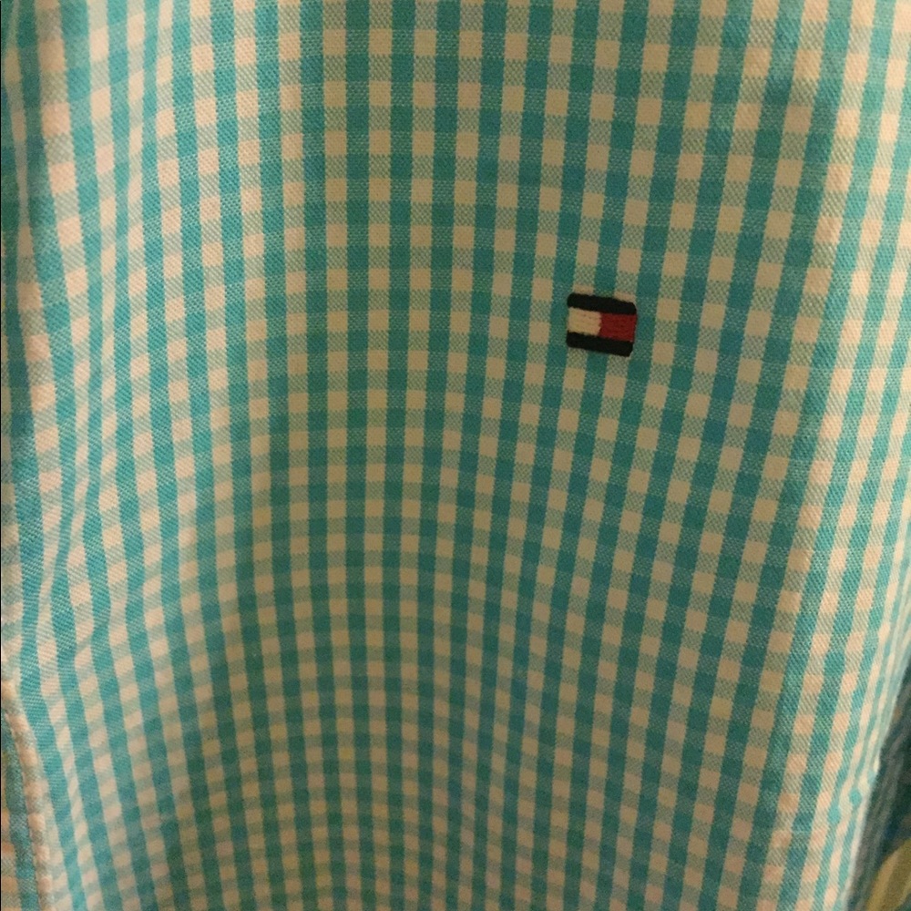 Tommy Hilfiger button down - Picture 3 of 3