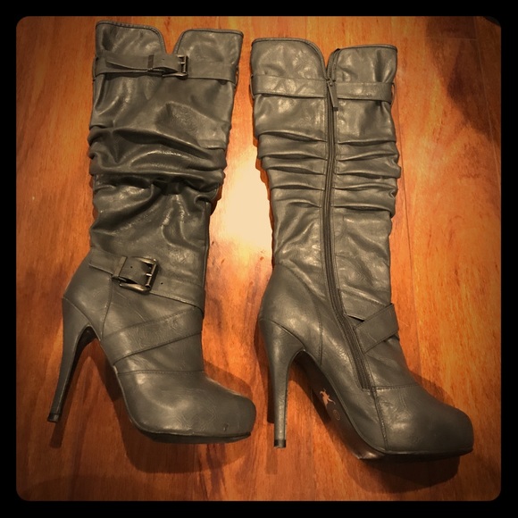 Super Cute Gray Boots! - Picture 1 of 3