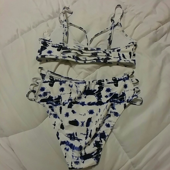 Cupshe high waisted bikini - Picture 2 of 4