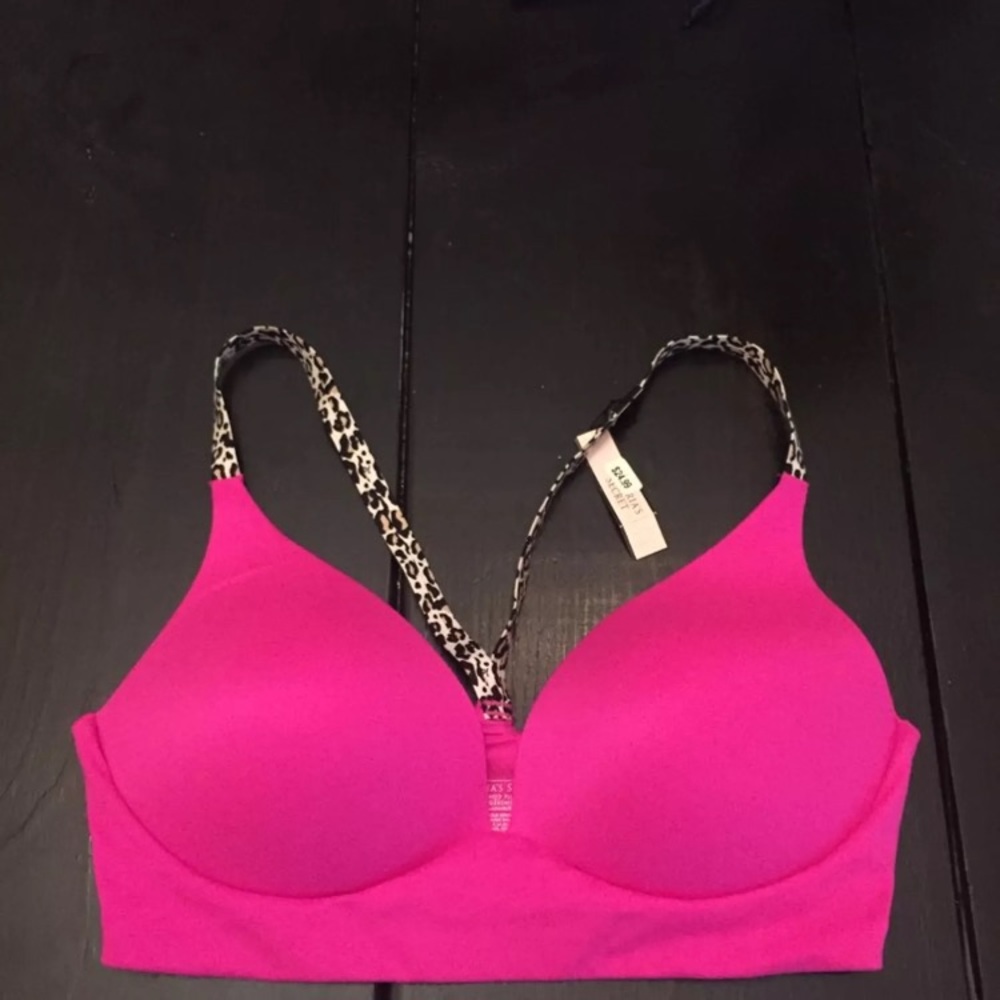 VS lightly lined plunge bra, NWT