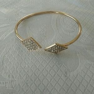 Women's bracelet