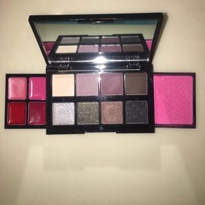 Neiman Marcus Makeup on the go Full Face Pallet