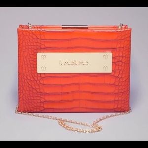 Bebe clutch
