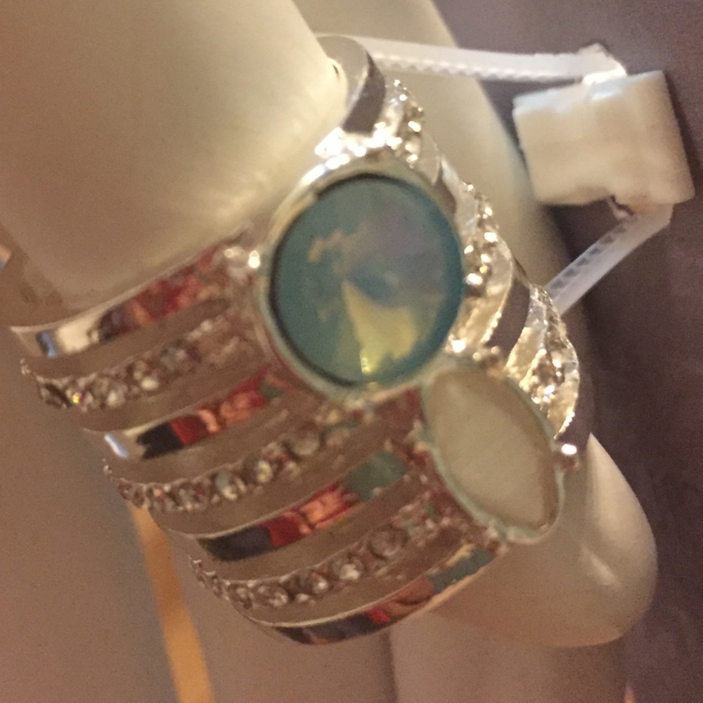New with tags GORGEOUS JENNIFER LOPEZ SILVER RING