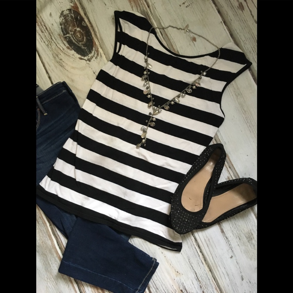 20% off✨Express fitted striped career top