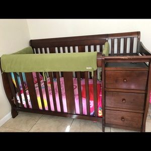 Convertible Crib with Changer, Mattress, Crib Wrap