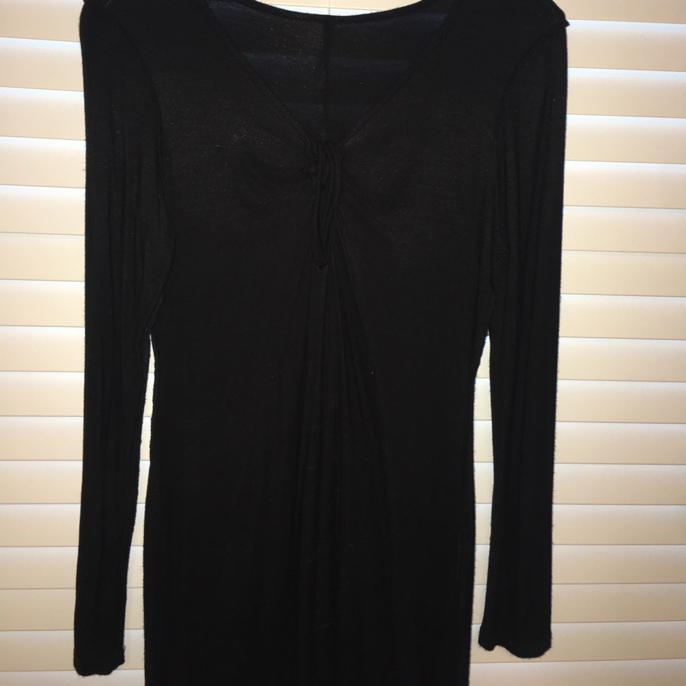 Short little black dress with tie In the front